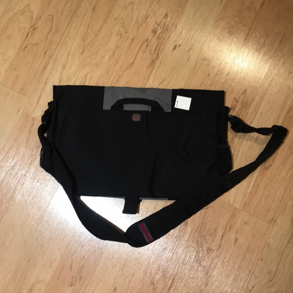 Old Navy Messenger Cross Body Book Bag NEW - Picture 2 of 3